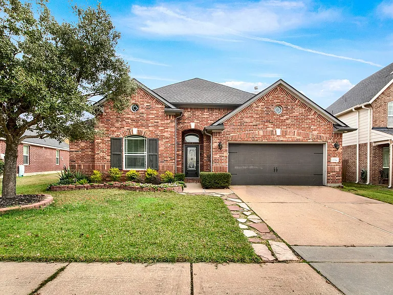 15314 Hazen Point Dr — Photo 2