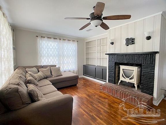 5th image of 828 Gordon Ave