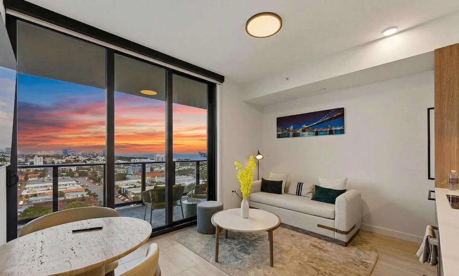 1 bed, 1.0 bath, 548 sqft, $2,911 — Photo 1