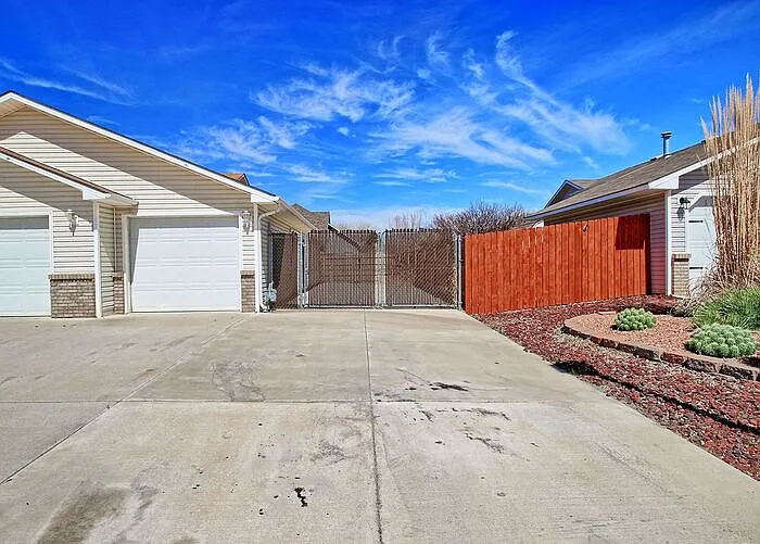 3 bed, 2.0 bath, 1703 sqft, $2,350 — Photo 4