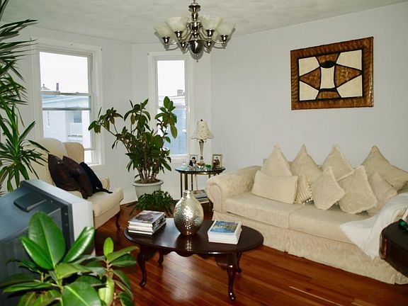 4th image of 27 Trident Ave