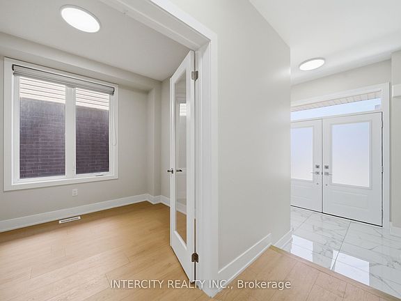 5th image of 10 Kingsbury Trl