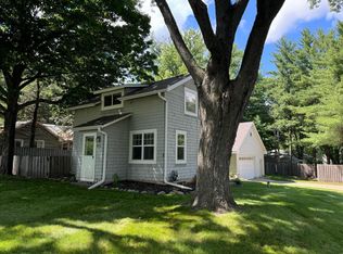 18710 Azure Rd, Deephaven, MN 55391