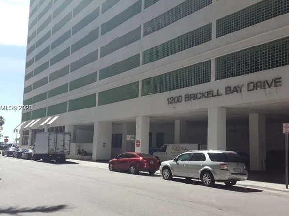 1200 Brickell Bay Dr APT 2506, Miami, FL 33131