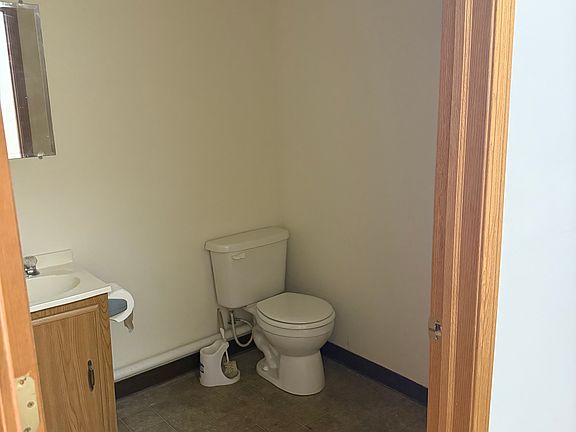 5th image of 918 1st St