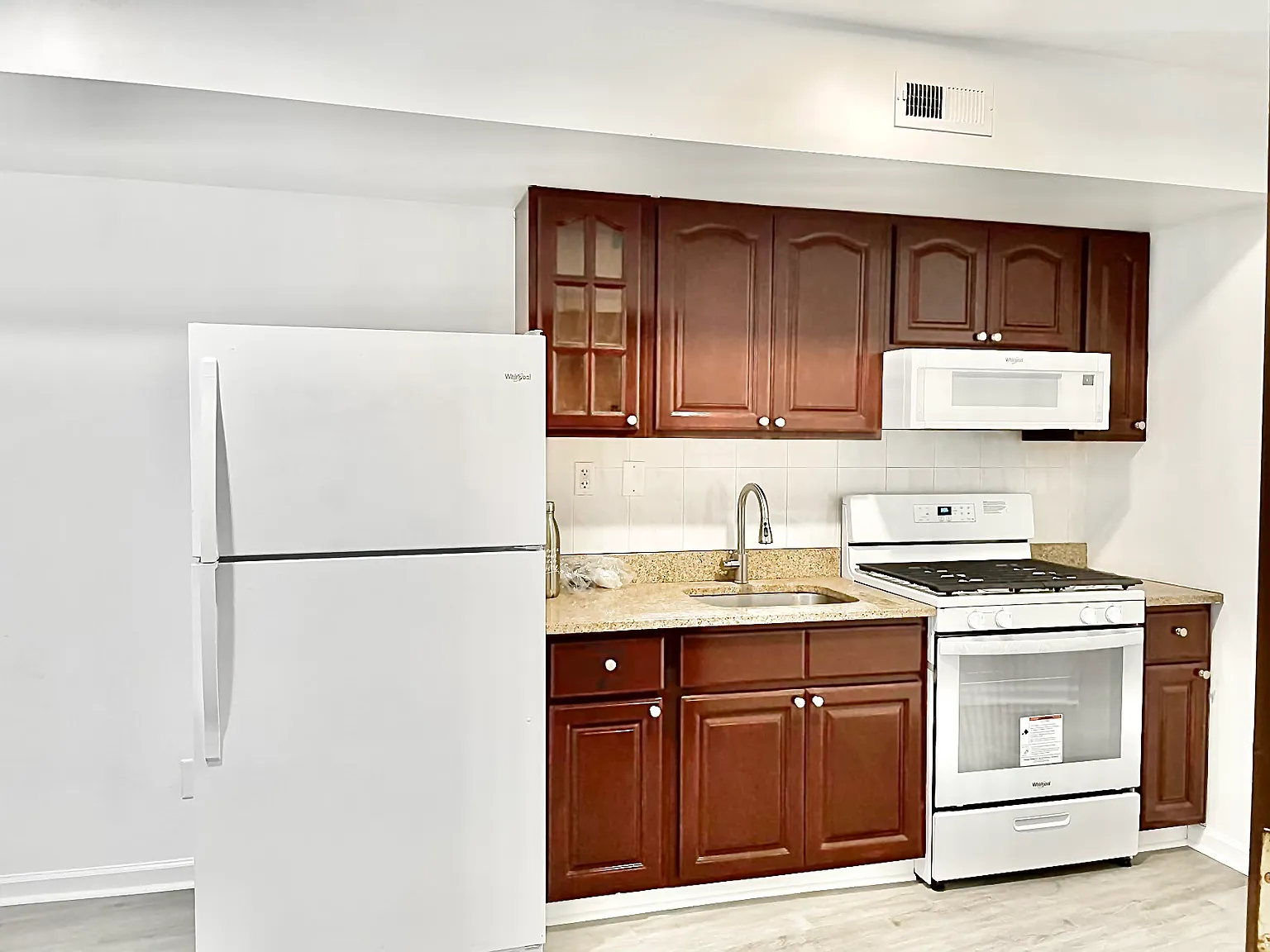 1 bed, 550 sqft, $1,300 — Photo 4