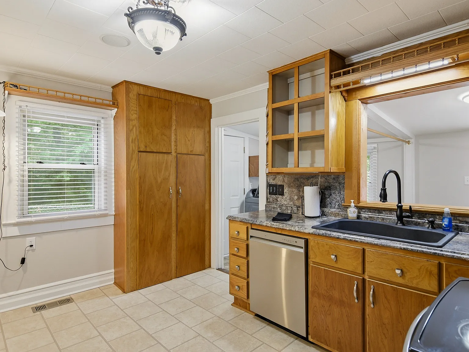 2 bed, 960 sqft, $1,400 — Photo 2