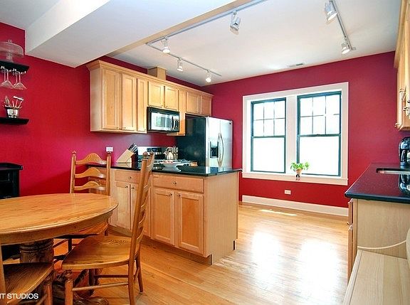 3rd image of 1542 W Thorndale Ave APT 3