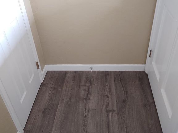 foyer/coat closet