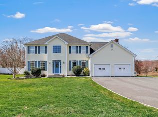 71 Old Dairy Ln, Shelton, CT 06484