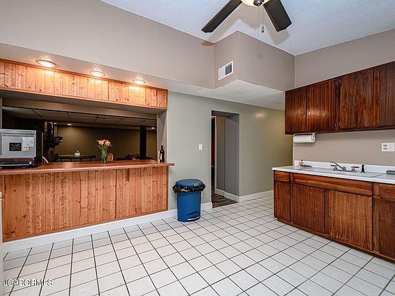 2nd image of 617 Belmont Dr