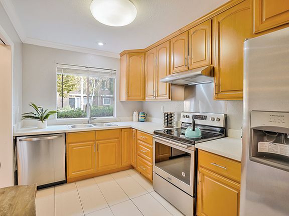 5th image of 1610 Seacreek Way