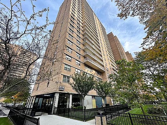 3rd image of 2935 W 5th St APT 18D