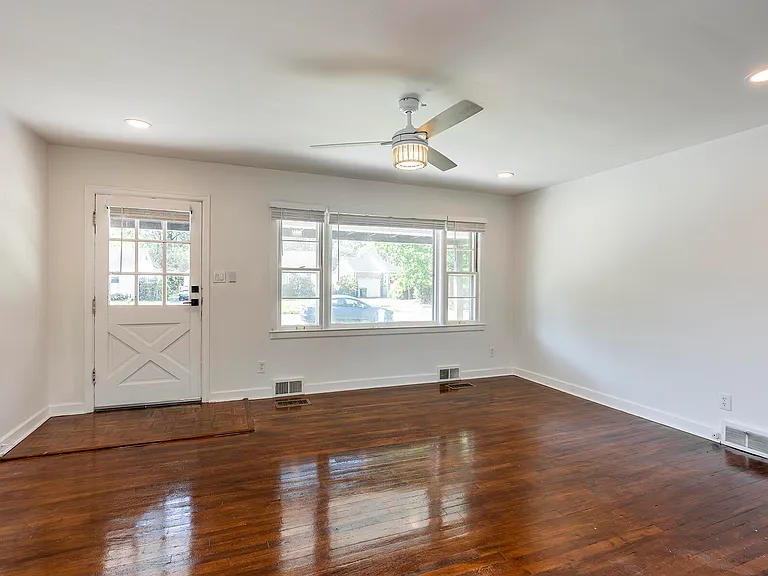 491 Stratford Dr — Photo 5