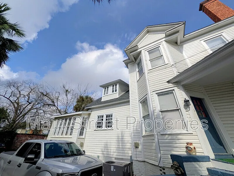 1 bed, 1.0 bath, 550 sqft, $875 — Photo 2