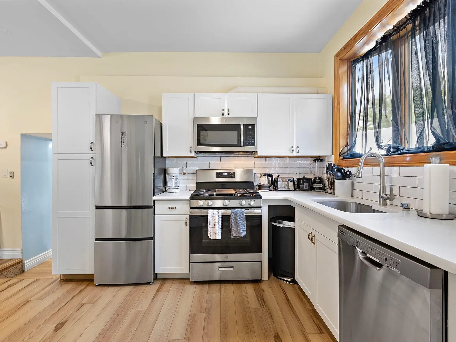 1 bed, 1.0 bath, $1,900 — Photo 3