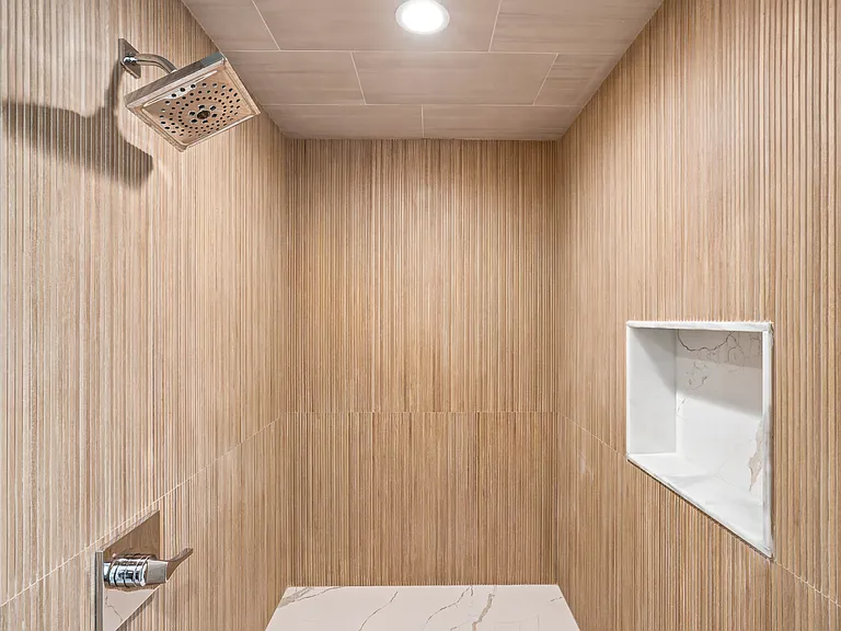 425 N Alfred St — Photo 14