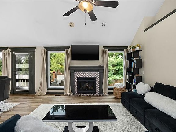 5th image of 2603 Meadow Ridge Dr