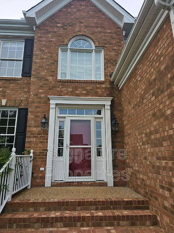 5 bed, 3.5 bath, 3238 sqft, $3,600 — Photo 2