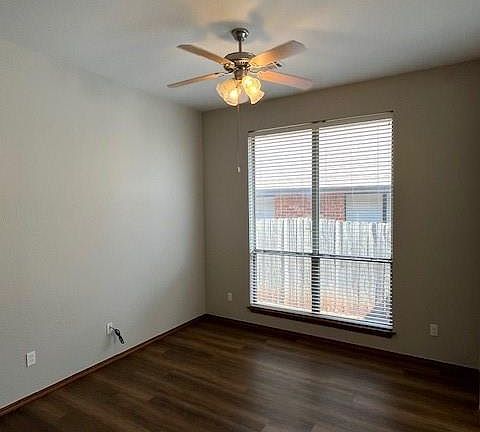 5th image of 904 Oak Creek Dr