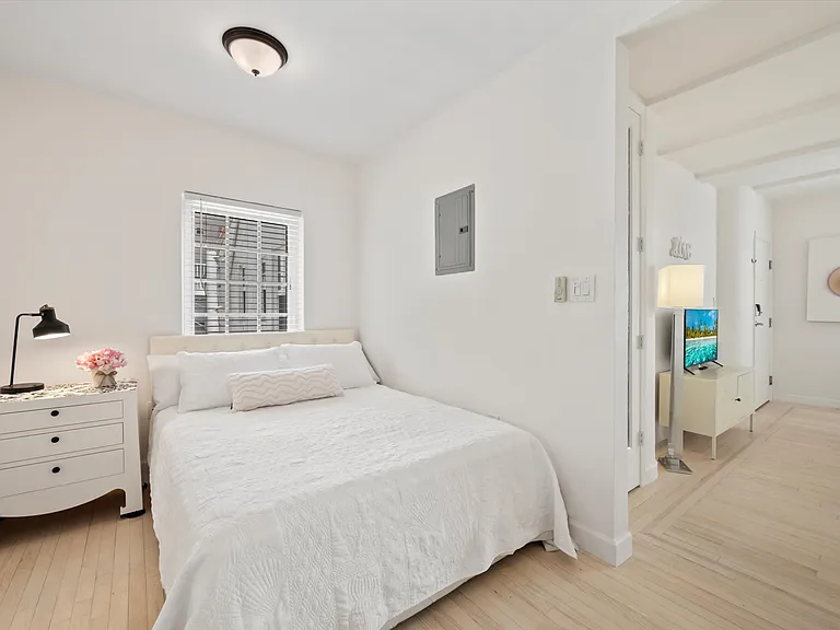 439 15th St #10 — Photo 8