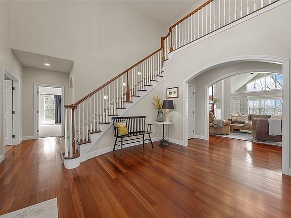 3rd image of 4615 Blarney Dr NE
