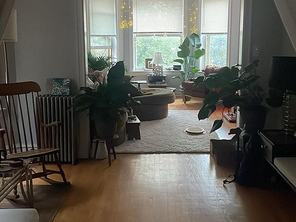 3rd image of 1426 W Balmoral Ave #2