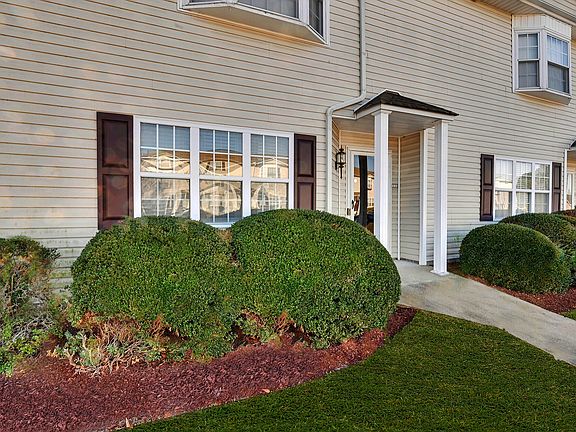 2nd image of 3812 E Vancroft Circle #L1
