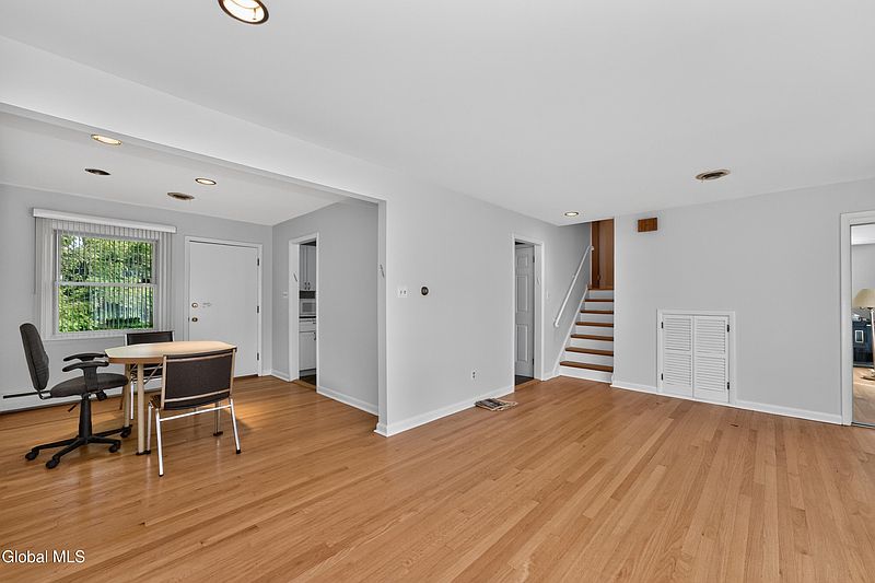 5th image of 121 Ramsey Place