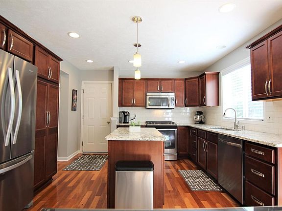 5th image of 93 Wilmont Dr