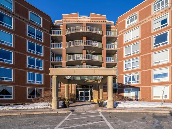 10 Regency Park Dr #213, Halifax, NS B3S 1P2