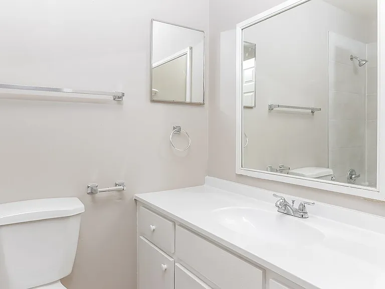 200 Perry Ave — Photo 13