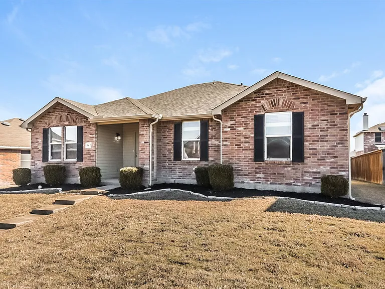 1412 Laurel Ln — Photo 3
