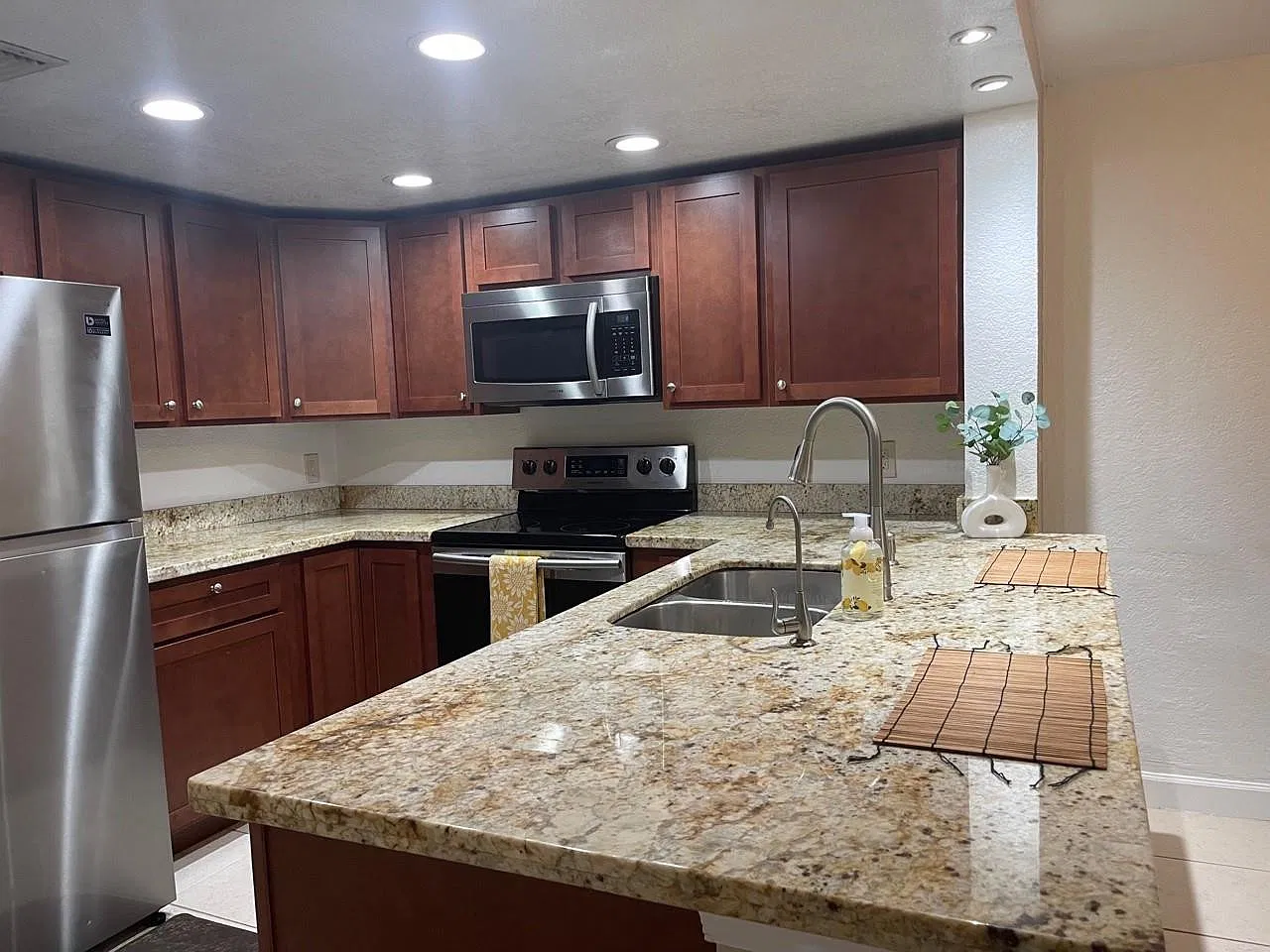 2 bed, 2.5 bath, 1032 sqft, $2,150 — Photo 3