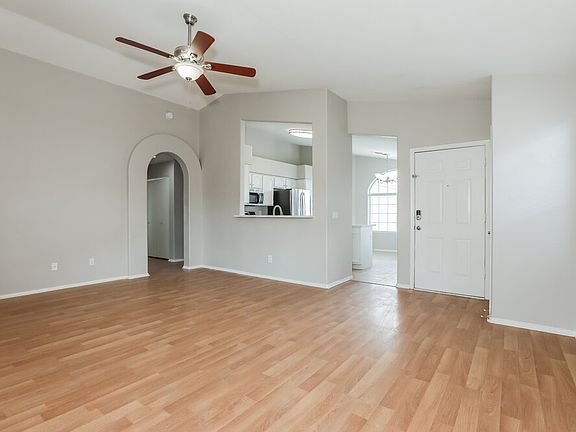 4th image of 851 E Boston St