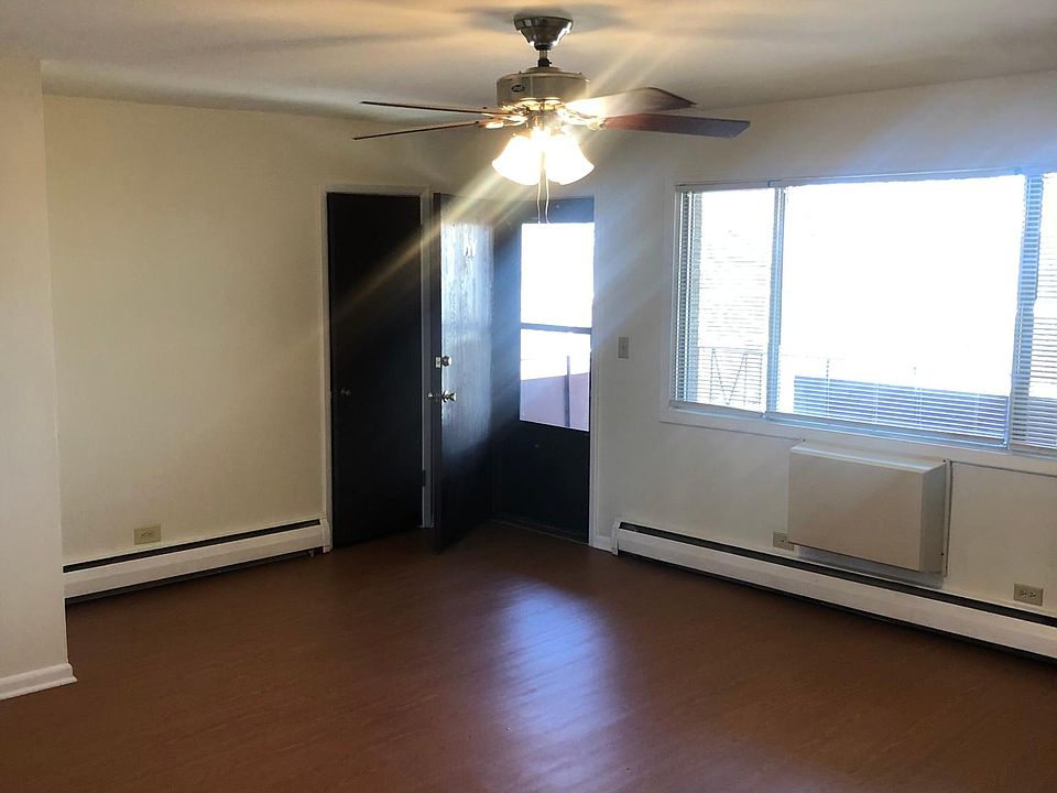 2nd image of 2111 N Elmwood Ave APT 3B
