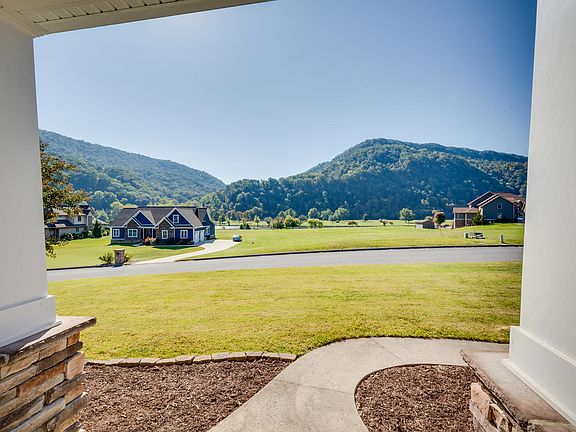 3rd image of 674 Church Ln