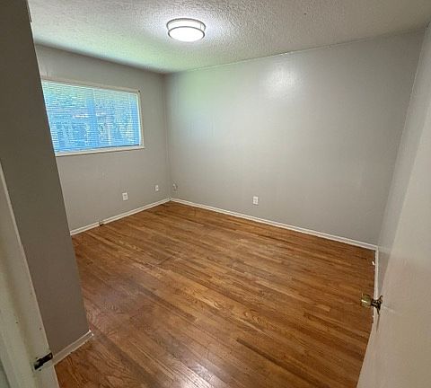 4th image of 4758 N Syracuse St