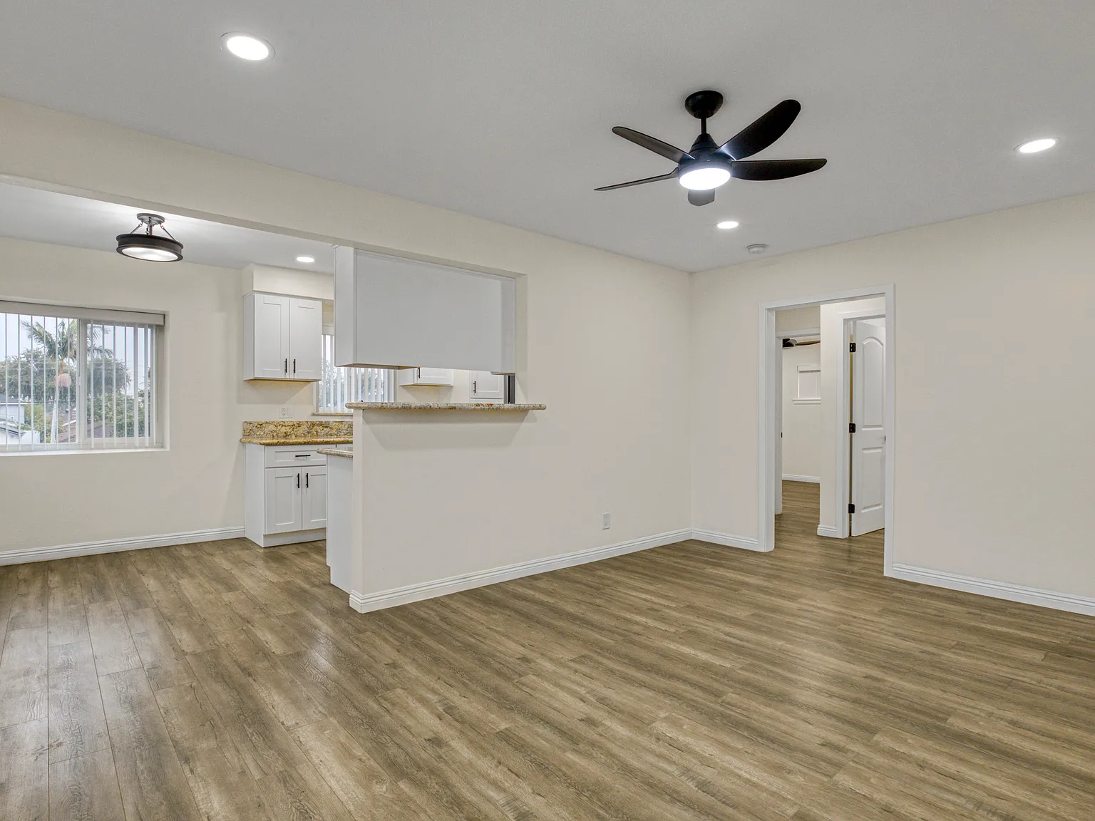 2 bed, 700 sqft, $2,400 — Photo 2