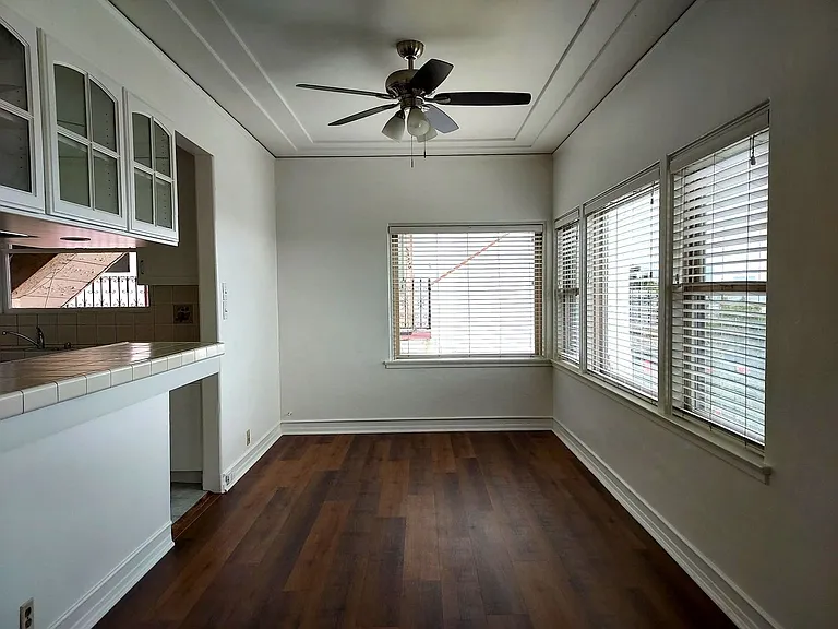 South Mission Hills/Midtown 2 Bed/2 Bath Downstairs Apartment — Photo 5