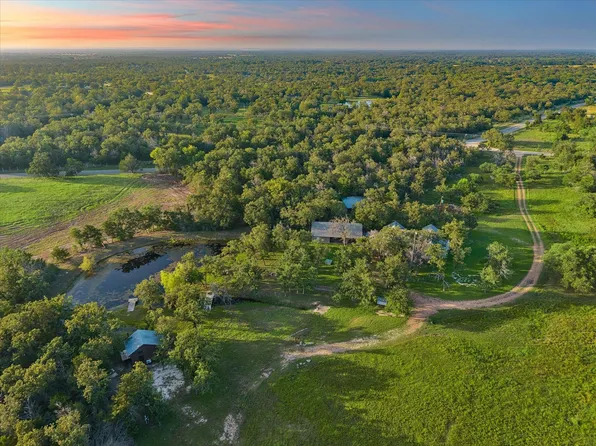 3685 Nixon Lake Rd, Carmine, TX 78932