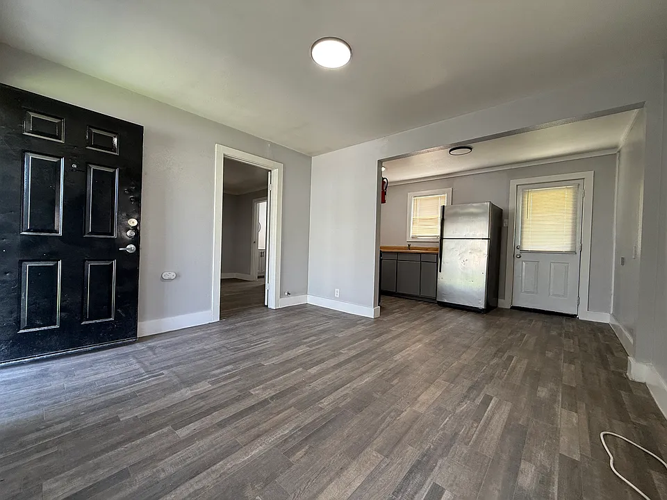 652 Riverside Dr #1