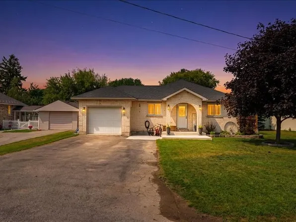 72 Allen St, Lambton Shores, ON N0M 2K0