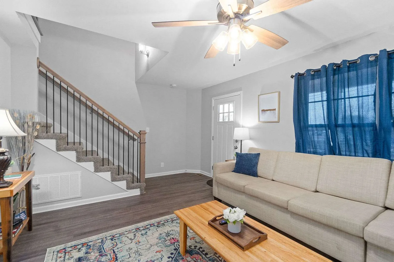 3 bed, 2.0 bath, 1356 sqft, $2,167 — Photo 4