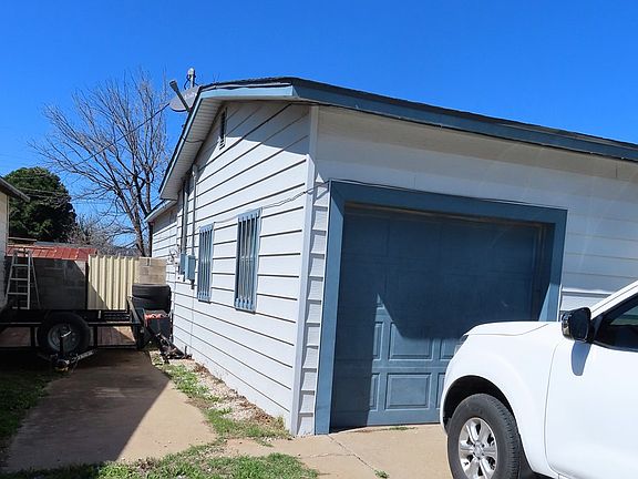 3rd image of 509 Douglas Dr