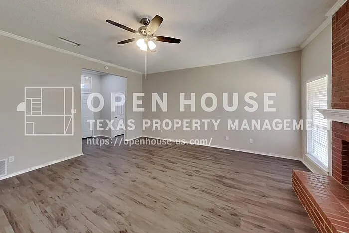 4 bed, 2.0 bath, 1737 sqft, $2,200 — Photo 4