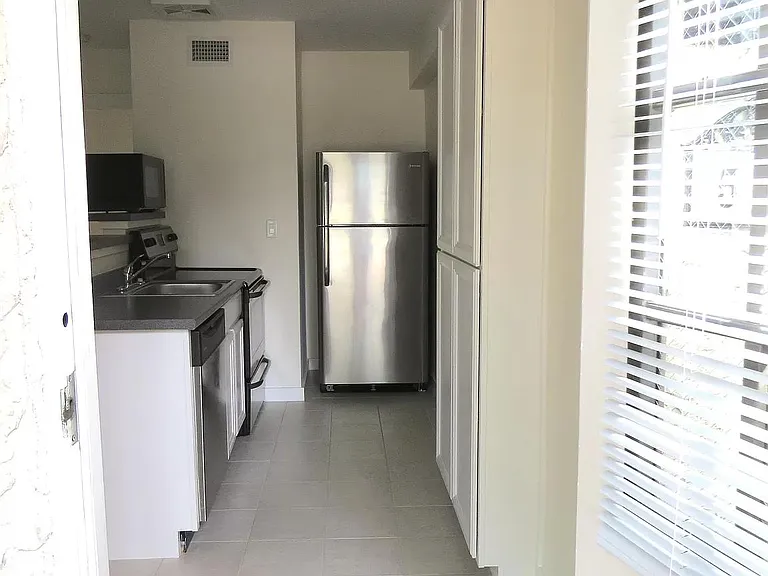 509 Highland Ave — Photo 2