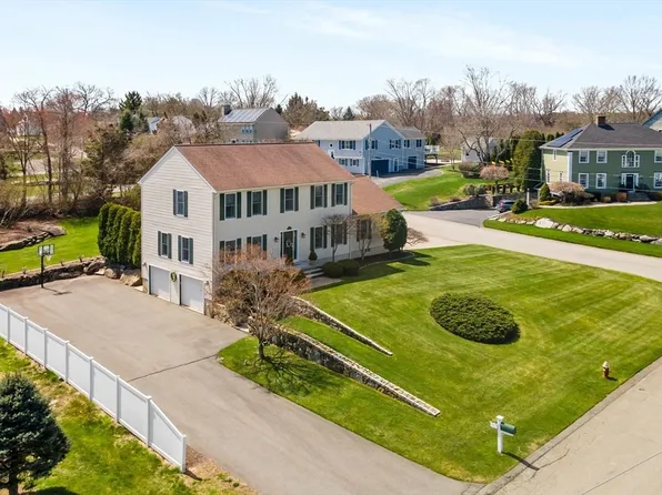75 Broad Cove St, Somerset, MA 02726