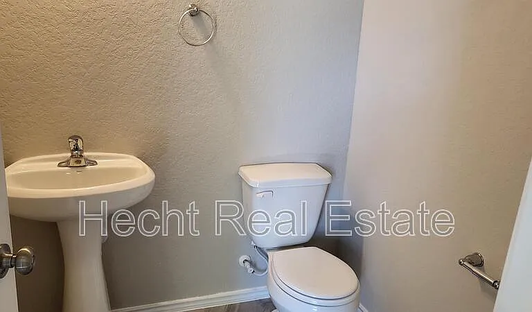 2440 Ayers Dr — Photo 10
