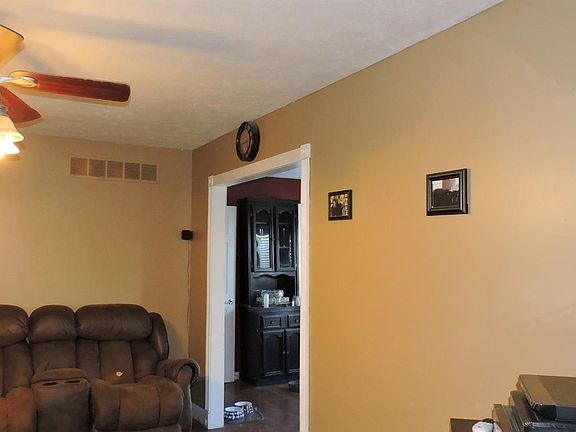 4th image of 247 Woodland Ln